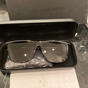 NEW IN BOX Alexander McQueen AMO13S black sunglasses